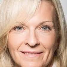 Lindsay Hurst's Instagram, Twitter & Facebook