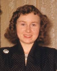 Maxine Sargent's Instagram, Twitter & Facebook