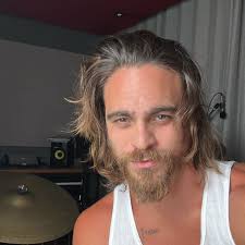 Felipe Continentino (@felipe_continentino)