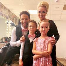 Samantha steenwijk (voorburg, 12 april 1986) is een nederlandse zangeres. Uzivatel Samantha Steenwijk Na Twitteru Wat Vond Jij Van De Opening Van De Tweede Liveshow Van Dancing With The Stars Samanthasteenwijk Dwts