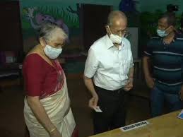 पश्चिम बंगाल सहित पांच राज्यों में 475 सीटों पर आज मतदान, केरल में ई  श्रीधरन ने डाला वोट