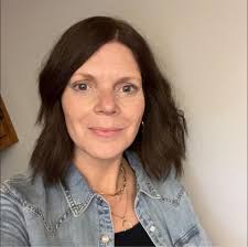 We have some very exciting news & just in time for the holidays!  🌟Chelsey's Kandy Shop has MOVED to the square in downtown Shelbyville🌟 We  can't wait for you guys to come