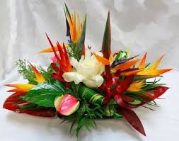 Photos Of Long Low Tropical Floral Centerpieces Long Flower Arrangement Tropical Floral Arrangements Table Flower Arrangements Fresh Flowers Arrangements