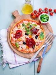 Notre Recette Du Jour Pizza Tomate Fromage Bresaola Basilic Pour 6 Personnes Preparation 15 Mn Cuisson 15 A 20 Mn 1 Sachet Entr Pizza Food Yummy Food