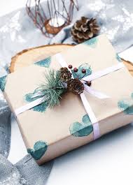 Und da wir gerade an weihnachten so viel müll produzieren, finde ich. Diy Geschenkpapier Drucken Mit Spulschwammen Calistas Traum