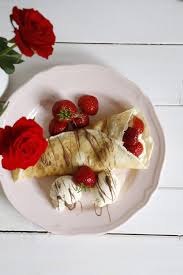 Sommer Dessert Crepes Mit Erdbeeren Und Vanille Sahne Lavendelblog Crepes Rezept Einfach Sommer Dessert Lebensmittel Essen
