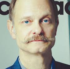 Jessie Bump pointing out a few hours ago in this group that it sounds like  David Hyde Pierce ￼ And after going back in watching it, it really does  sound like him ￼