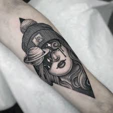 Americana And Neo Traditional Tattoo Style By London Based Artist America Neo Traditional Tattoo Traditional Hand Tattoo American Traditional Tattoo