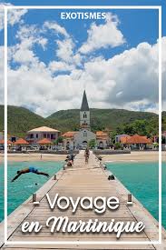 Quel(s) aéroport(s) de départ et d'arrivée pour s'envoler vers les antilles ? La Martinique Celle Que L On Appelle Aussi L Ile Aux Fleurs Ou Madinina Possede Tous Les Atouts Pour Seduire Martinique Iles Grenadines Voyage Ile
