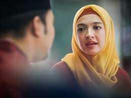 A sequel to the indonesian hit syurga yang tak dirindukan, the story follows arini who accidentally meets mei rose, and the. Kenali 3 Teraju Utama Filem Surga Yang Tak Dirindukan 2 Entertainment Rojak Daily