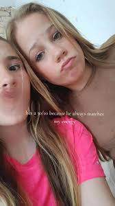 Evie 🙈 (@evie_backup..01)