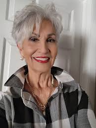 Cuantos aqui jugaron spin the bottle I remember playing in the corner of  citrus grove one day. 😂😂😂😂 we got in trouble!!!