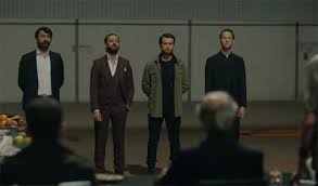 Sezonuyla yayın hayatını sürdüren çukur, diziseverlerin beğenisini toplamaya devam ediyor. Cukur Sezon Finali 68 Bolum Neler Oldu Cukur 2 Sezon Finali Izle 3 Sezon Ne Zaman