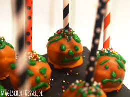 Wie immer wird jeder einzelne cake pop von hand gemacht, mit besten zutaten und mit der füllung (schokotorte, baumkuchentorte oder für dich selbst, deine kinder, als mitbringsel für den reitstall besuch oder als geschenk für deine freundin. Kuchenballchen Rezept Fur Cake Pops Kindergartentauglich Frisch Gebacken Der Magische Kessel