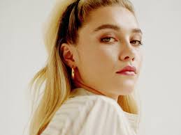 Actrice Florence Pugh haalde in één jaar de Drievuldigheid van de  21ste-eeuwse filmster binnen