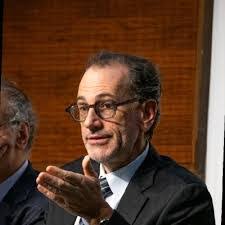 Stephen Bolinger's Instagram, Twitter & Facebook