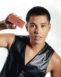 16 hours of ultimate kiss-proof moment 💄🫦 #ShakeGlazeGo with @kyleecharri  and #SuperStayVinylInk A Lit Lab Studios production for Maybelline New York  Photographer: @andreagenota Assists: Kate Ang, Sean Philip Olalo