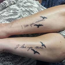 Le Tatouage Avant Bras Homme Phrase S Adresse Souvent A Un Proche