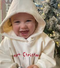 Elijah looks so cute in his Christmas sweater from @dailybebestore 😍🎄I  can't believe Christmas is in a week!! ❤️ . . #babiesofinstagram  #babyoutfit #babyootd #babyboy #christmasoutfit #babychristmasoutfit