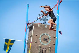 Juni satte juniorverdensrekord på 47,85 under det. Spotlight On Warholm And Duplantis As Diamond League Resumes In Stockholm Preview World Athletics