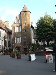 Maison De La Ronade A Salers Category Maison De La Ronade Wikimedia Commons En 2020 Hotel Chateau Auvergne