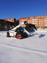 The bobcat company invented the compact skid steer loader back in 1958 and introduced in the european market five years later. Bobcat Get Stuck Into Digging Madrid Out Of The Snow Highways Today