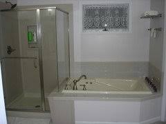 The spacious inside dimensions provide a superior level of comfort. Swanstone Tubwalls