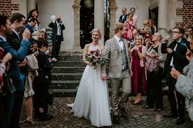 Da auf dem schloss gern hochzeiten abgehalten werden und die ein oder andere feier stattfindet, wurde die nachtruhe. Viktoria Lukas Hochzeit Im Schloss Raesfeld Vera Prinz Photography