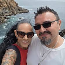 What tips and advice can you give to a new solo player in Ark Survival  Ascended?