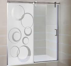 Schutzen Sie Die Privatsphare In Der Dusche Mit Diesem Transluzenten Aufkleber In Zeitlosem Design Duschwand Glas Badezimmer Innenglasturen