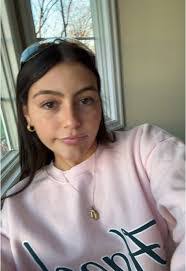 Leah Sheehan's Instagram, Twitter & Facebook