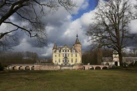 He reflects on the key moments in his life—rudolf nureyev's visit to the vervoordts' castle, axel's youthful acquisition (and subsequent. Axel Vervoordt Openhouse Magazine