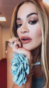 I'm tryin' to find the shape of meeee!! 💅💕 #ValentinesDay #GalentinesDay