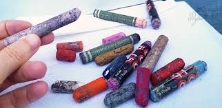 Une lame de rasoir peut être utilisé pour couper la gomme dure dans des formes et des bords personnalisés. Comment Nettoyer Ses Pastels A L Huile