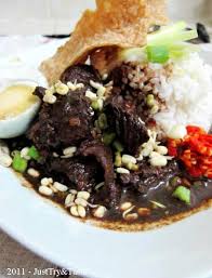 Anda sedang mencari inspirasi resep sambal bakso,soto,rawon dll (tahan seharian disuhu ruang) yang unik? Resep Rawon Ngawi Nendang Ala My Mom Just Try Taste