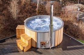 Holzbadewanne mit heissem wasser im freien, ein nettes kleines. Einen Hot Tub Bzw Ein Badefass Fur Den Garten Heimwerker Berater De