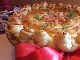 Stella di natale di pasta sfoglia un antipasto semplicissimo da realizzare, coreografico, bellissimo da portare… antipasti di natale facili e velocissimi da preparare, iper scenografici ma che non ci facciano… Antipasto Di Natale Centrotavola Con Pasta Sfoglia E Salmone L Idea Originale Facile Bella E Buonissima Ecco La Ricetta Piu Donna
