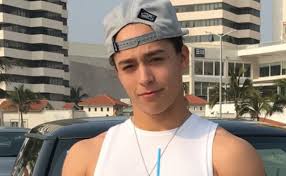 El ganador del reality deportivo exatlón, aristeo cázares aristeo, quien es practicante de parkour y hermano de ernesto cázares (ganador de la temporada pasada de exatlón); Za Hazonr4hyqm