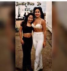 Jennifer peña es la cantante de origen mexicano que interpretará el himno nacional previo a la pelea de saúl el canelo álvarez ante billy joe saunders este sábado en el dos años más tarde su familia se mudó a la ciudad de corpus christi, donde creció y comenzó su incursión en el ámbito de la música. 33 Ideas De Jennifer Pena Atuendos De Selena Quintanilla Fotos De Jennifer Selena Quintanilla