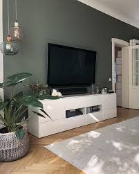 Rot schwarz und grau jugendlich schlafzimmer trimmen und. Wohnzimmer Fernseher Vor Grun Gestrichener Wand Passend Dazu Hangeglasleuchten Und Pflanzen Wohnzimmerfarbe Wande Streichen Haus Wohnzimmer
