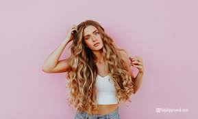 Hair oil, hair fall, balding, and premature greying are some of the most common hair woes we girls have to face. Handy Af 6 Castor Oil Uses For Everyday Life Yogiapproved Com