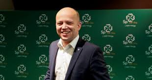 Jun 04, 2021 · trygve slagsvold vedum holdt landsmøtetalen via videolink direkte fra hjemstedet ilseng og dro en parallell mellom perioden med hjemmekontor og restriksjoner og statlige reformer som fører til. Vedum Roter Det Til Frifagbevegelse