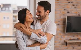 كيف اجعل زوجتى سعيدة فى الفراش كيف تسعد زوجتك عاطفيا كيف