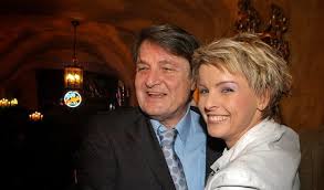 Ledna hospitalizován v nemocnici kvůli zhoršujícímu se stavu v souvislosti s koronavirem. E9cy22fnkxo4pm