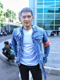 Mengawali karirnya sebagai model, rezky kemudian terjun ke. Rezky Aditya Benarkan Pertemuan Dengan Keluarga Citra Kirana Showbiz Liputan6 Com