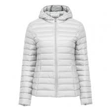 Doudoune pour femme grise tendance grâce à son col montant et sa fermeture éclair noire, contrastant sur ce modèle fin (470 grammes !) et à la doublure en. Cest Beau En Particulier Fraise Doudoune Femme Gris Clair Kairoscompensation Com