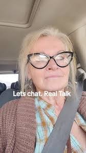 Robyn Clifton's Instagram, Twitter & Facebook