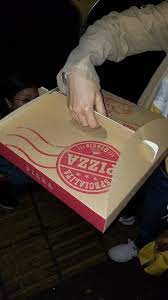 this japanese pizza box puts a handle in the center to prevent the box from tipping japan japanese coffee shop japanese pizza