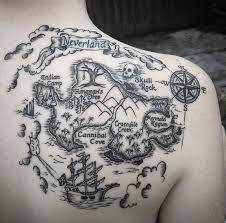Cool Neverland Map From J M Barrie S Peter Pan Books Done On Woman S Shoulder Blade With Captain Hook Disney Tattoos Peter Pan Tattoo Friend Tattoos Small