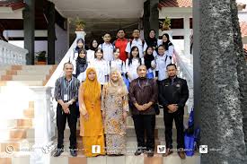 Bahasa jawa merupakan salah satu bahasa yang paling susah di dunia, dimana satu kata bisa memiliki arti yang sangat banyak serta digunakan dengan tingkatan yang berbeda, penggunaanya juga berbeda antara lawan bicara dengan siapa. Lawatan Ipg Kampus Bahasa Antarabangsa Lembah Pantai Upsi Perpustakaan Tuanku Bainun